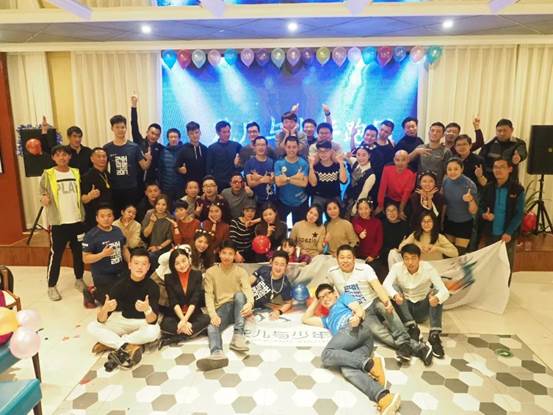 說(shuō)明: C:Userswangq1317Desktop（新聞）2018甜蜜跑即將起跑，賽道跑團(tuán)加油站成為最大亮點(diǎn)（新聞）2018甜蜜跑即將起跑，賽道跑團(tuán)加油站成為最大亮點(diǎn)花兒與少年跑團(tuán).jpg