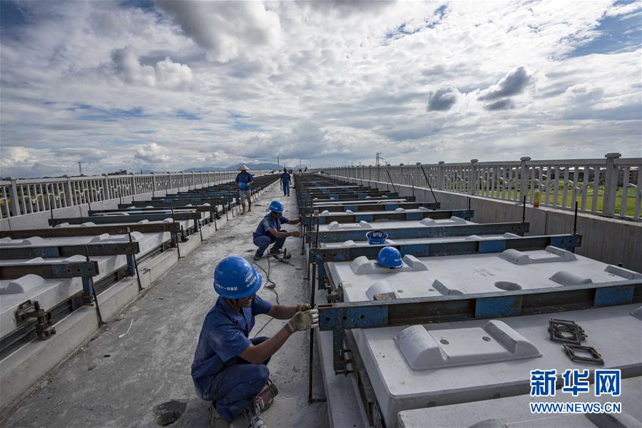 （經(jīng)濟(jì)）（4）昌贛高鐵首段無(wú)砟軌道鋪通